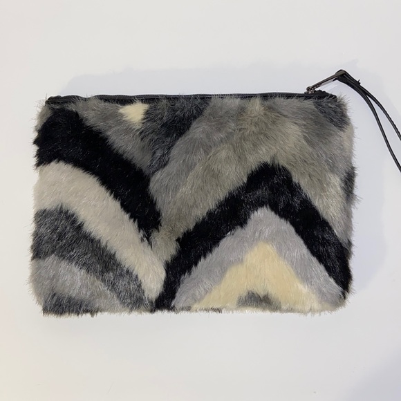 Street Level Faux Fur black grey Clutch Wristlet bag - Picture 2 of 8